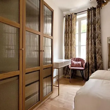 Newly Renovated 3-rooms In The Heart Of Old Cannes, Up To 6 Persons Appartement *