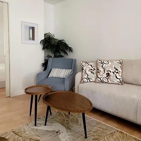 Newly Renovated 3-rooms In The Heart Of Old Cannes, Up To 6 Persons *