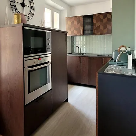 Newly Renovated 3-rooms In The Heart Of Old Cannes, Up To 6 Persons Cannes