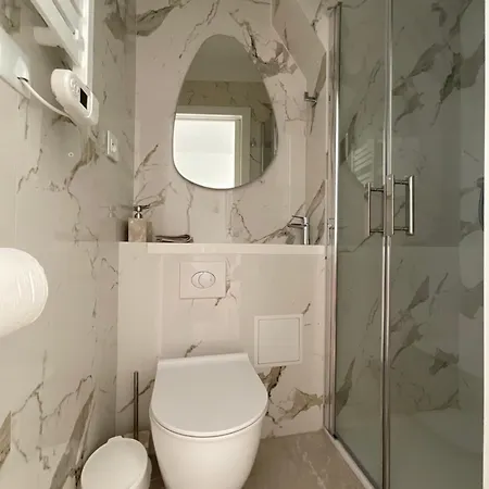 Newly Renovated 3-rooms In The Heart Of Old Cannes, Up To 6 Persons * Cannes