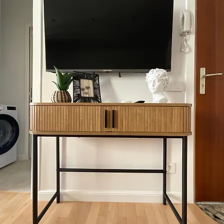 Newly Renovated 3-rooms In The Heart Of Old Cannes, Up To 6 Persons *