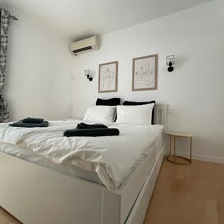 Newly Renovated 3-rooms In The Heart Of Old Cannes, Up To 6 Persons *