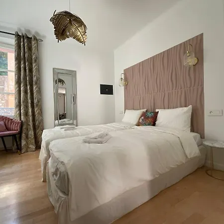 Newly Renovated 3-rooms In The Heart Of Old Cannes, Up To 6 Persons