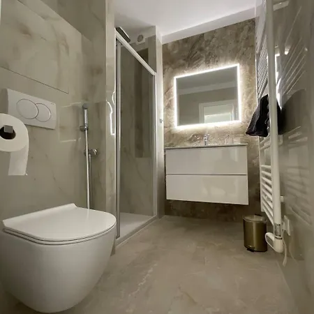 Newly Renovated 3-rooms In The Heart Of Old Cannes, Up To 6 Persons * Cannes