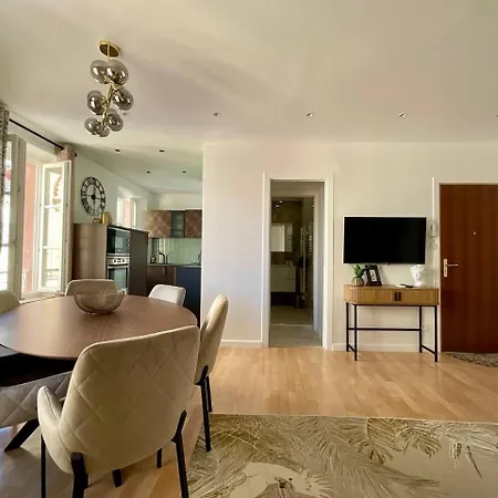 Newly Renovated 3-rooms In The Heart Of Old Cannes, Up To 6 Persons Apartment *