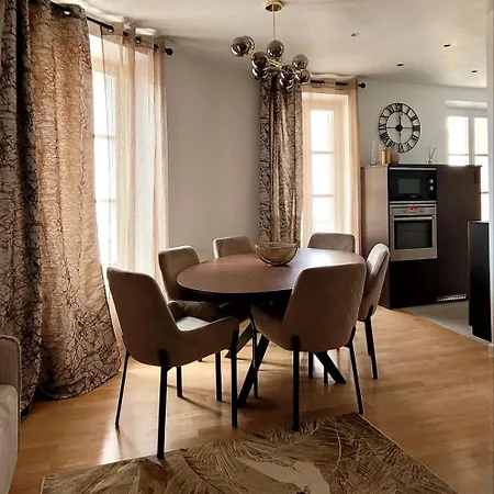 Newly Renovated 3-rooms In The Heart Of Old Cannes, Up To 6 Persons Appartement *